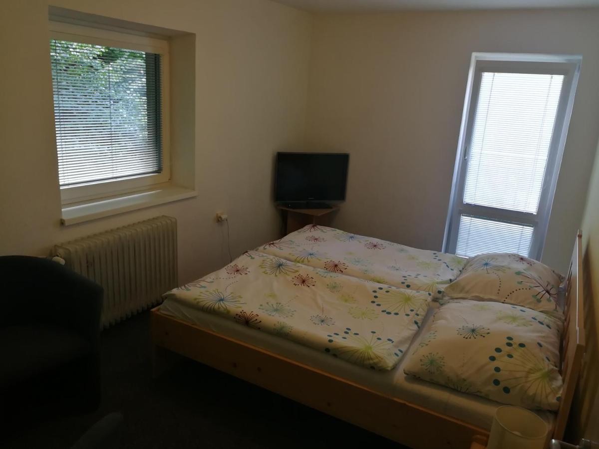 Penzion U Kluju Vestin Екстер'єр фото
